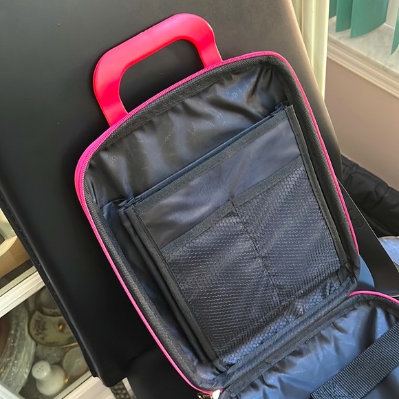 BOMBATA Hot Pink Computer/ iPad Hard Case Bag with Shoulder Strap - Picture 4 of 5